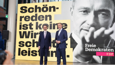 FDP-Chef Christian Lindner und der designierte Generalsekretär Dr. Marco Buschmann stellen in der Parteizentrale die ersten Kampagnenmotive zur Bundestagswahl vor.